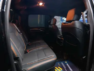 DODGE RAM 5.7 V8 HEMI 4x4 OFFROAD Night Limited 19%