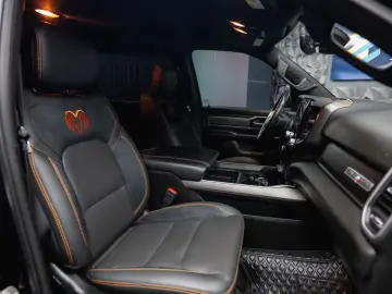 DODGE RAM 5.7 V8 HEMI 4x4 OFFROAD Night Limited 19%