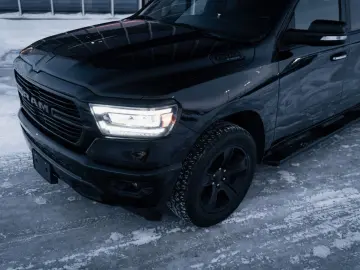 DODGE RAM 5 7 Hemi  4x4  Leder BLIS SHZ  Fernstart