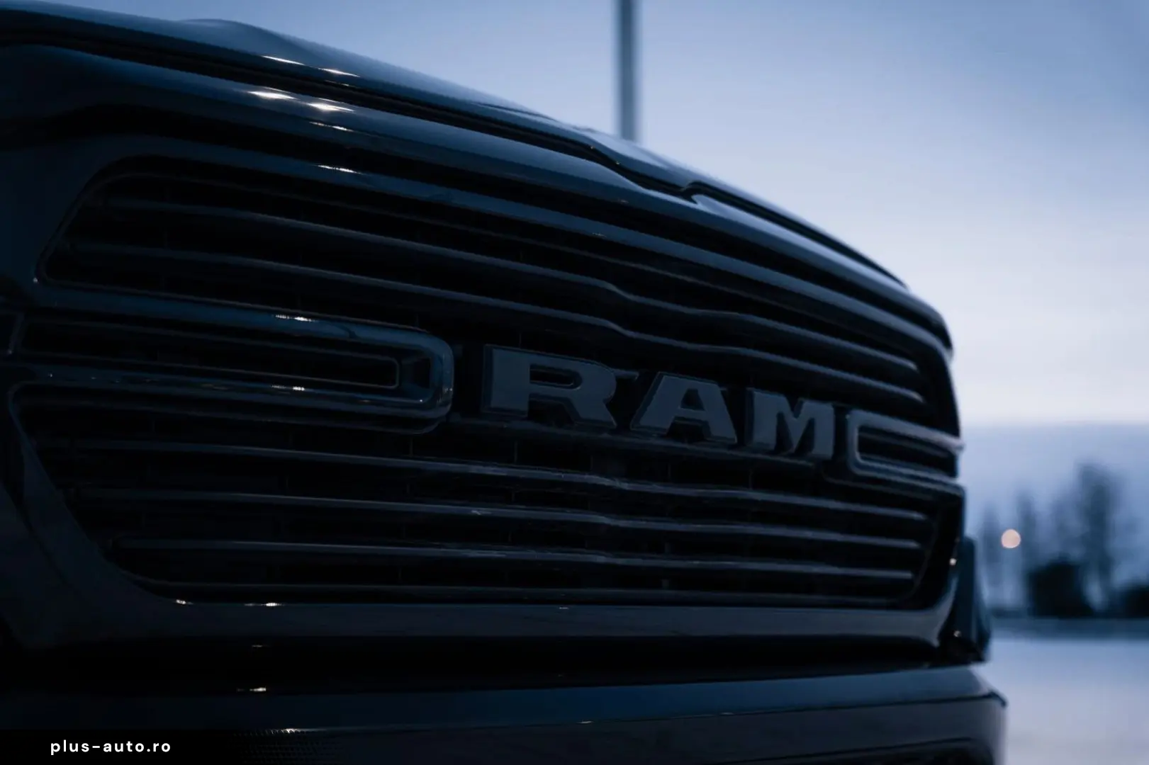 DODGE RAM 5 7 Hemi  4x4  Leder BLIS SHZ  Fernstart
