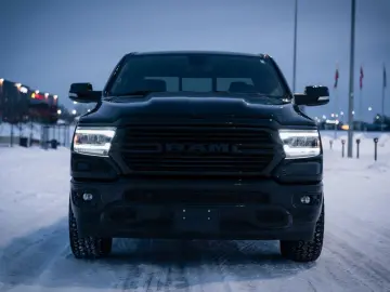 DODGE RAM 5 7 Hemi  4x4  Leder BLIS SHZ  Fernstart