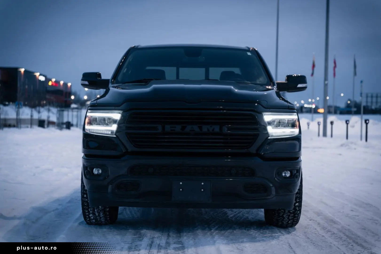 DODGE RAM 5 7 Hemi  4x4  Leder BLIS SHZ  Fernstart