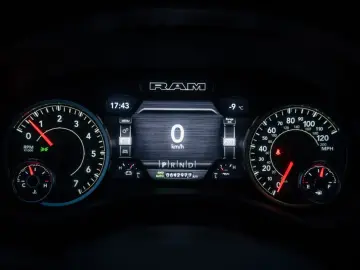 DODGE RAM 5 7 Hemi  4x4  Leder BLIS SHZ  Fernstart