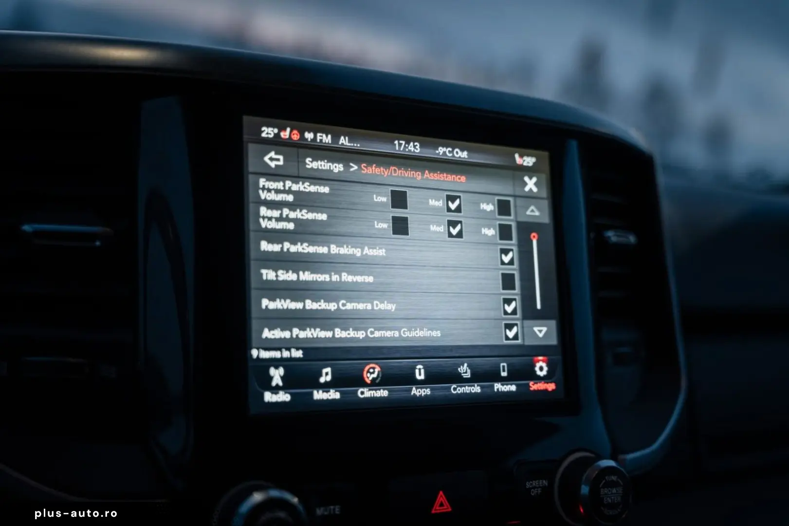 DODGE RAM 5 7 Hemi  4x4  Leder BLIS SHZ  Fernstart