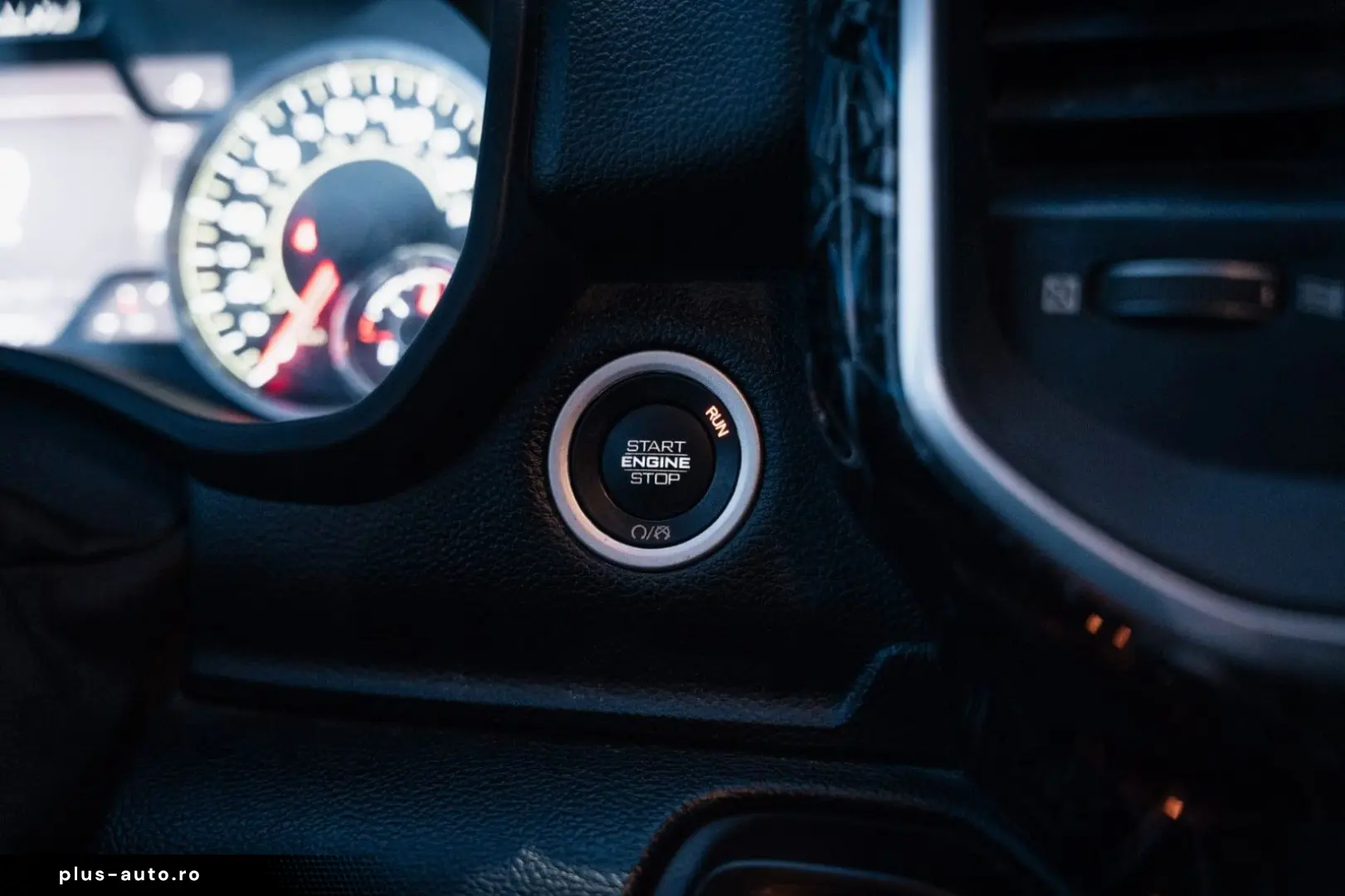 DODGE RAM 5 7 Hemi  4x4  Leder BLIS SHZ  Fernstart