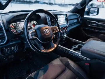 DODGE RAM 5 7 Hemi  4x4  Leder BLIS SHZ  Fernstart