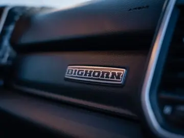 DODGE RAM 5 7 Hemi  4x4  Leder BLIS SHZ  Fernstart