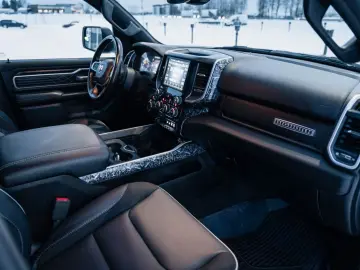 DODGE RAM 5 7 Hemi  4x4  Leder BLIS SHZ  Fernstart