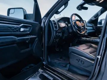 DODGE RAM 5 7 Hemi  4x4  Leder BLIS SHZ  Fernstart