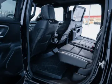 DODGE RAM 5 7 Hemi  4x4  Leder BLIS SHZ  Fernstart