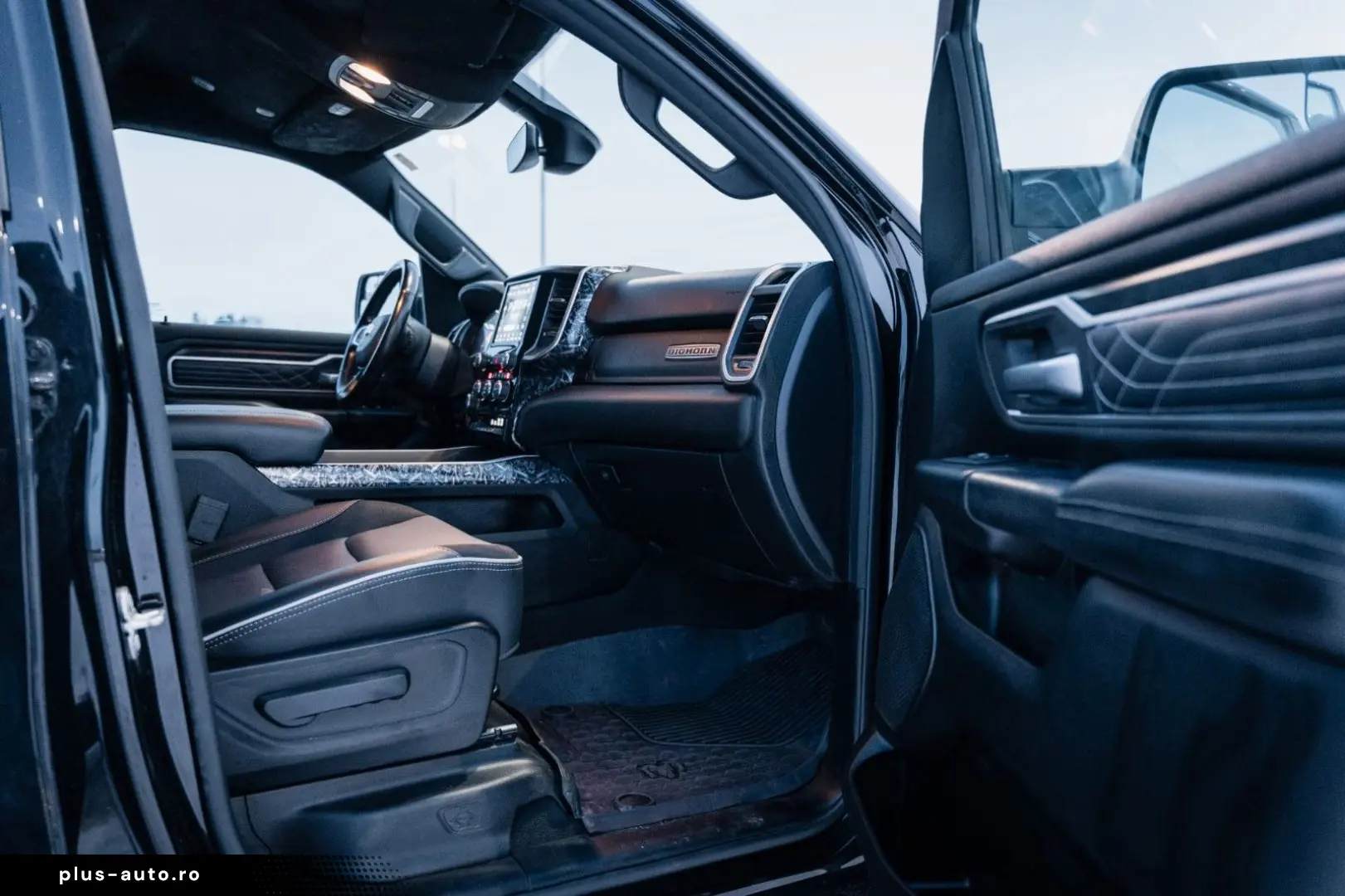 DODGE RAM 5 7 Hemi  4x4  Leder BLIS SHZ  Fernstart