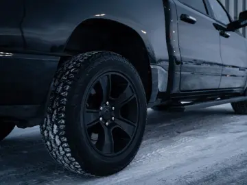 DODGE RAM 5 7 Hemi  4x4  Leder BLIS SHZ  Fernstart