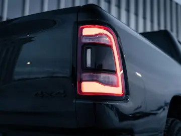 DODGE RAM 5 7 Hemi  4x4  Leder BLIS SHZ  Fernstart