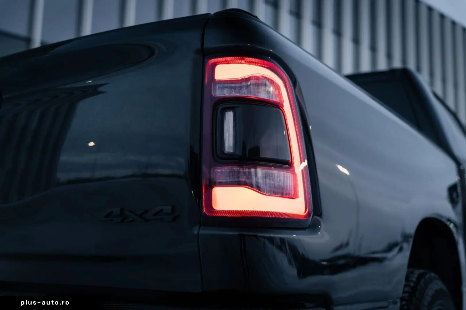 DODGE RAM 5 7 Hemi  4x4  Leder BLIS SHZ  Fernstart