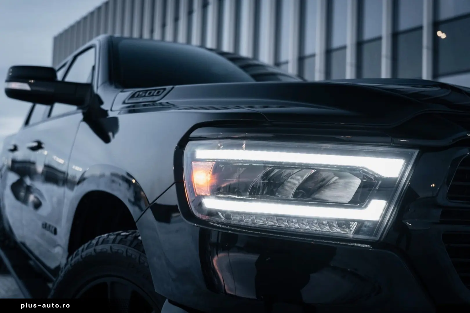 DODGE RAM 5 7 Hemi  4x4  Leder BLIS SHZ  Fernstart