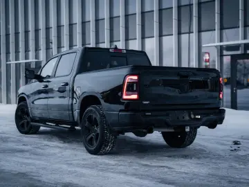 DODGE RAM 5 7 Hemi  4x4  Leder BLIS SHZ  Fernstart