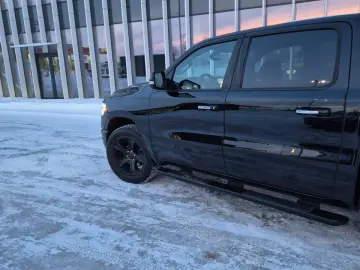 DODGE RAM 5 7 Hemi  4x4  Leder BLIS SHZ  Fernstart