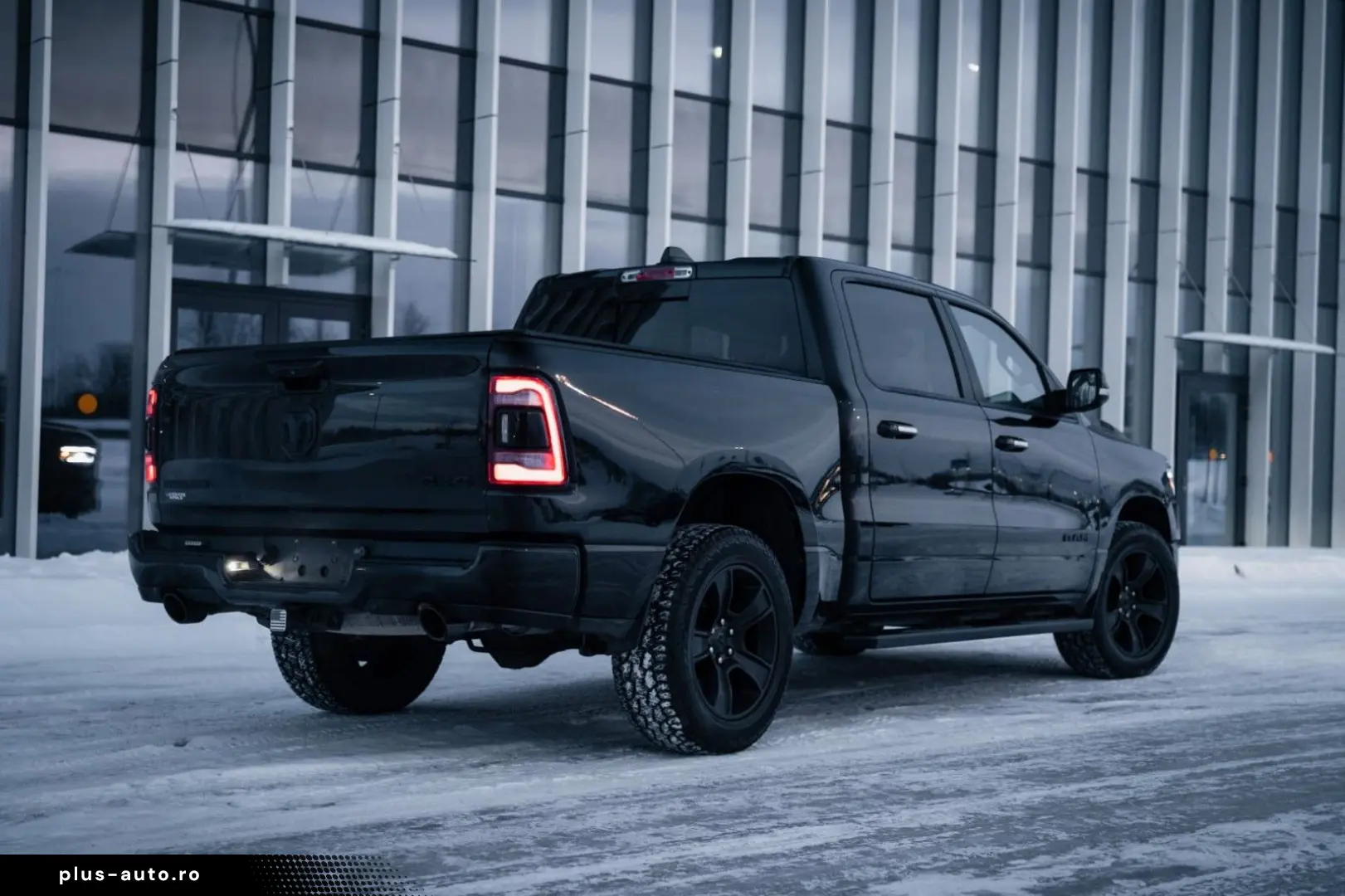 DODGE RAM 5 7 Hemi  4x4  Leder BLIS SHZ  Fernstart