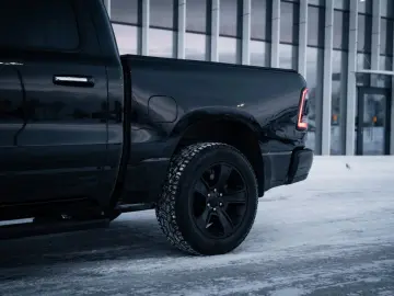 DODGE RAM 5 7 Hemi  4x4  Leder BLIS SHZ  Fernstart