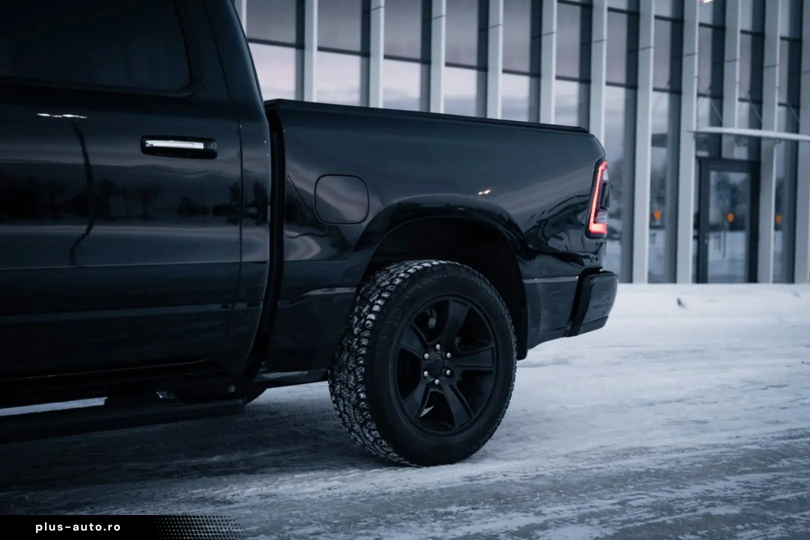 DODGE RAM 5 7 Hemi  4x4  Leder BLIS SHZ  Fernstart