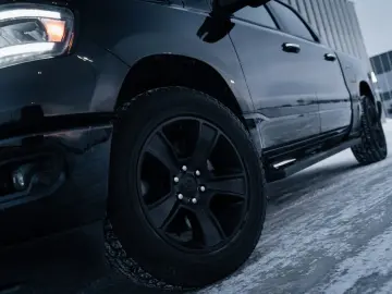 DODGE RAM 5 7 Hemi  4x4  Leder BLIS SHZ  Fernstart