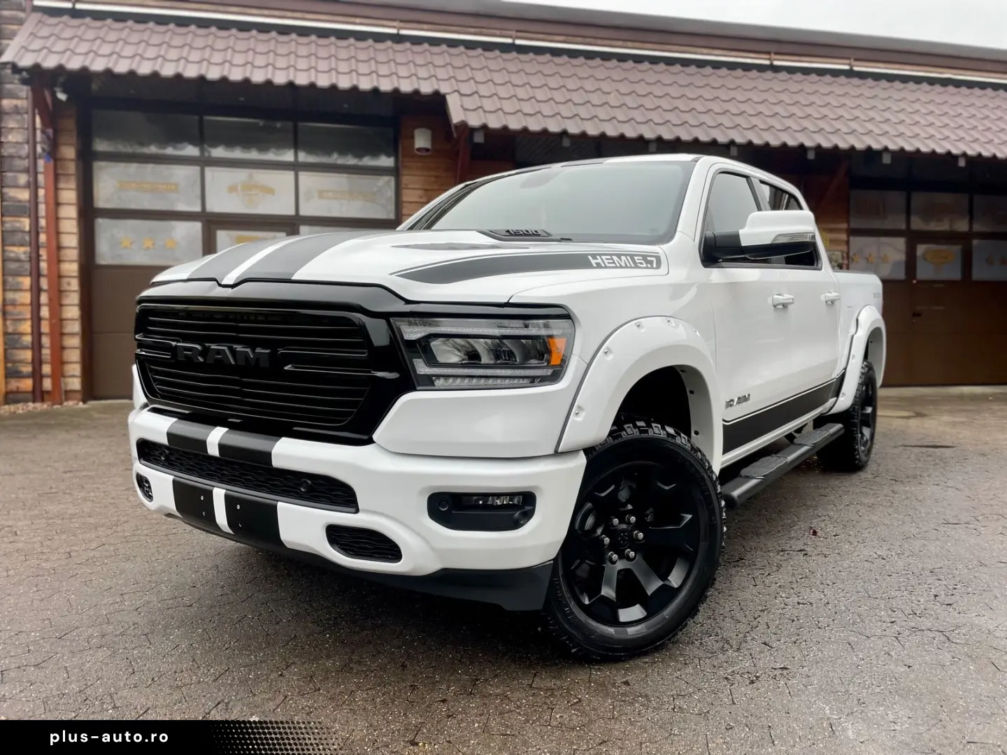 DODGE V8 4X4 OFF-ROAD LARAMIE SPORT LED AHK GARANTE