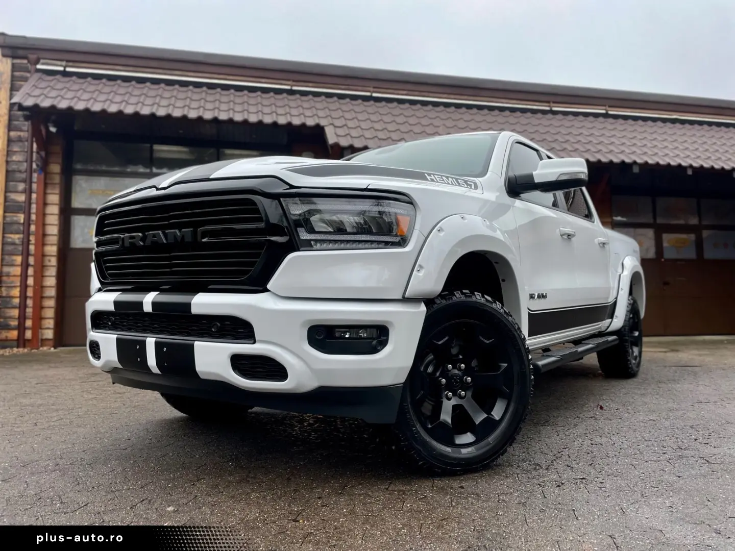DODGE V8 4X4 OFF-ROAD LARAMIE SPORT LED AHK GARANTE