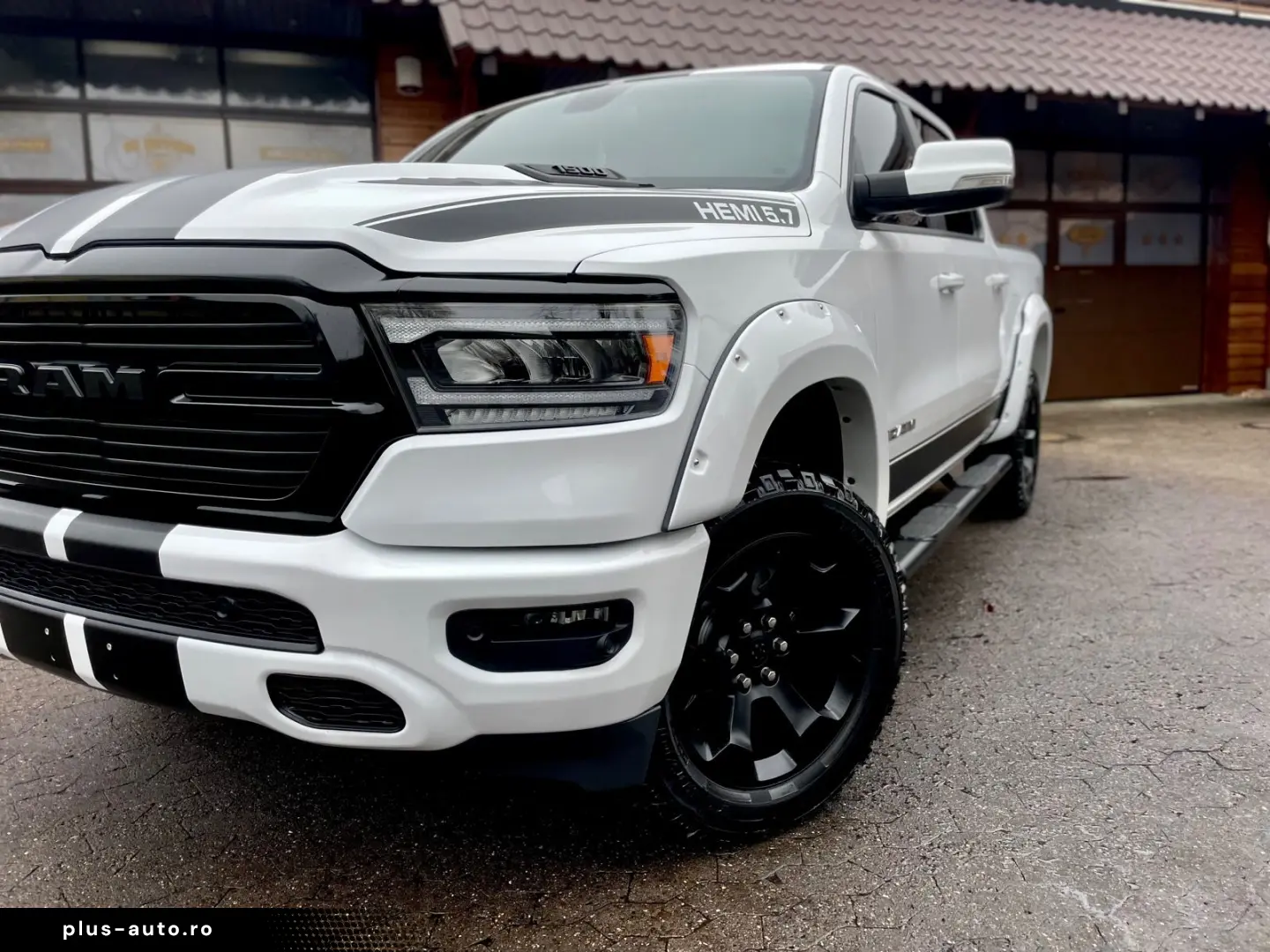 DODGE V8 4X4 OFF-ROAD LARAMIE SPORT LED AHK GARANTE