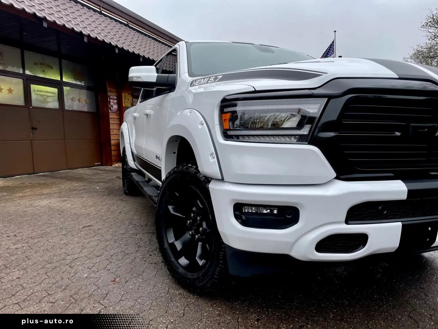 DODGE V8 4X4 OFF-ROAD LARAMIE SPORT LED AHK GARANTE