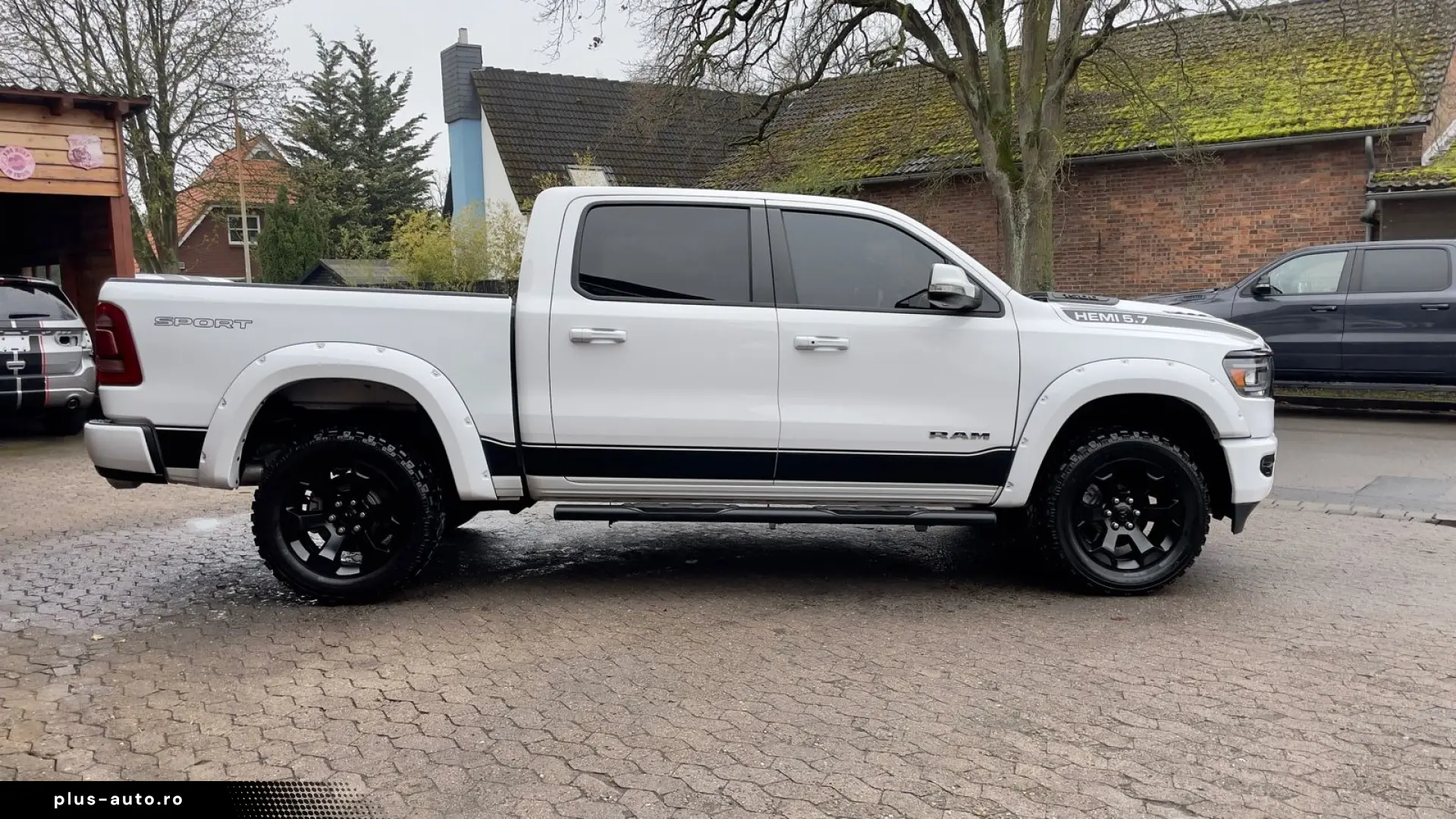 DODGE V8 4X4 OFF-ROAD LARAMIE SPORT LED AHK GARANTE