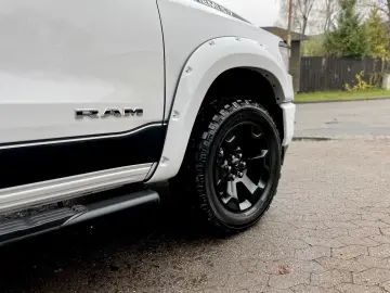 DODGE V8 4X4 OFF-ROAD LARAMIE SPORT LED AHK GARANTE