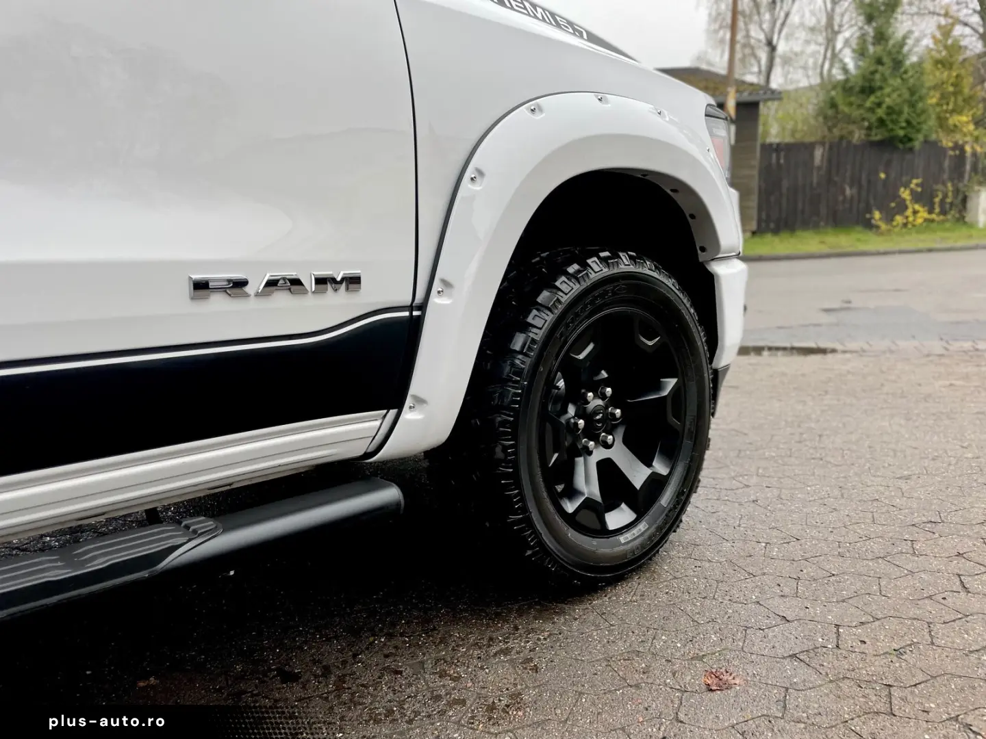DODGE V8 4X4 OFF-ROAD LARAMIE SPORT LED AHK GARANTE