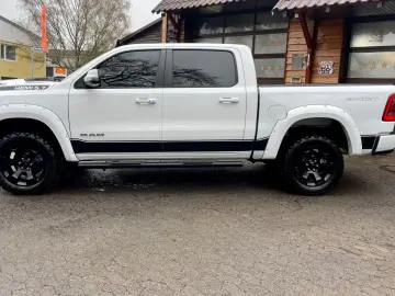 DODGE V8 4X4 OFF-ROAD LARAMIE SPORT LED AHK GARANTE