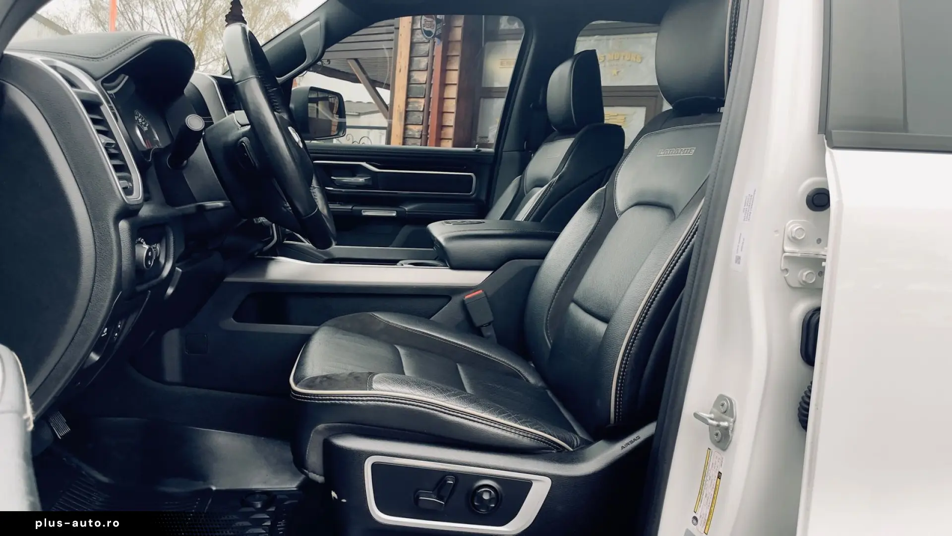 DODGE V8 4X4 OFF-ROAD LARAMIE SPORT LED AHK GARANTE