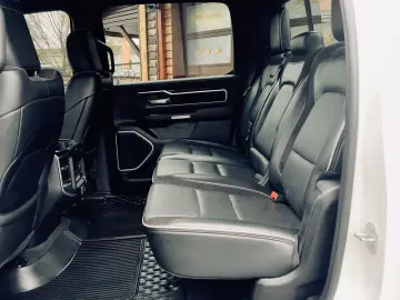 DODGE V8 4X4 OFF-ROAD LARAMIE SPORT LED AHK GARANTE