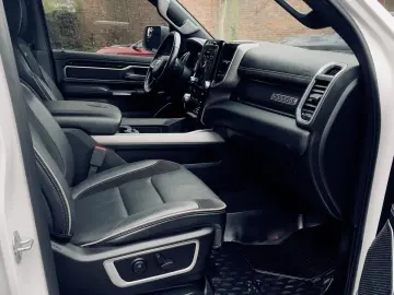 DODGE V8 4X4 OFF-ROAD LARAMIE SPORT LED AHK GARANTE