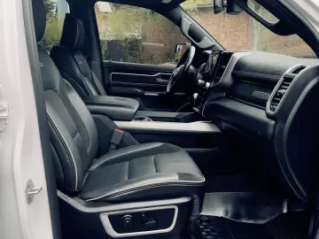 DODGE V8 4X4 OFF-ROAD LARAMIE SPORT LED AHK GARANTE