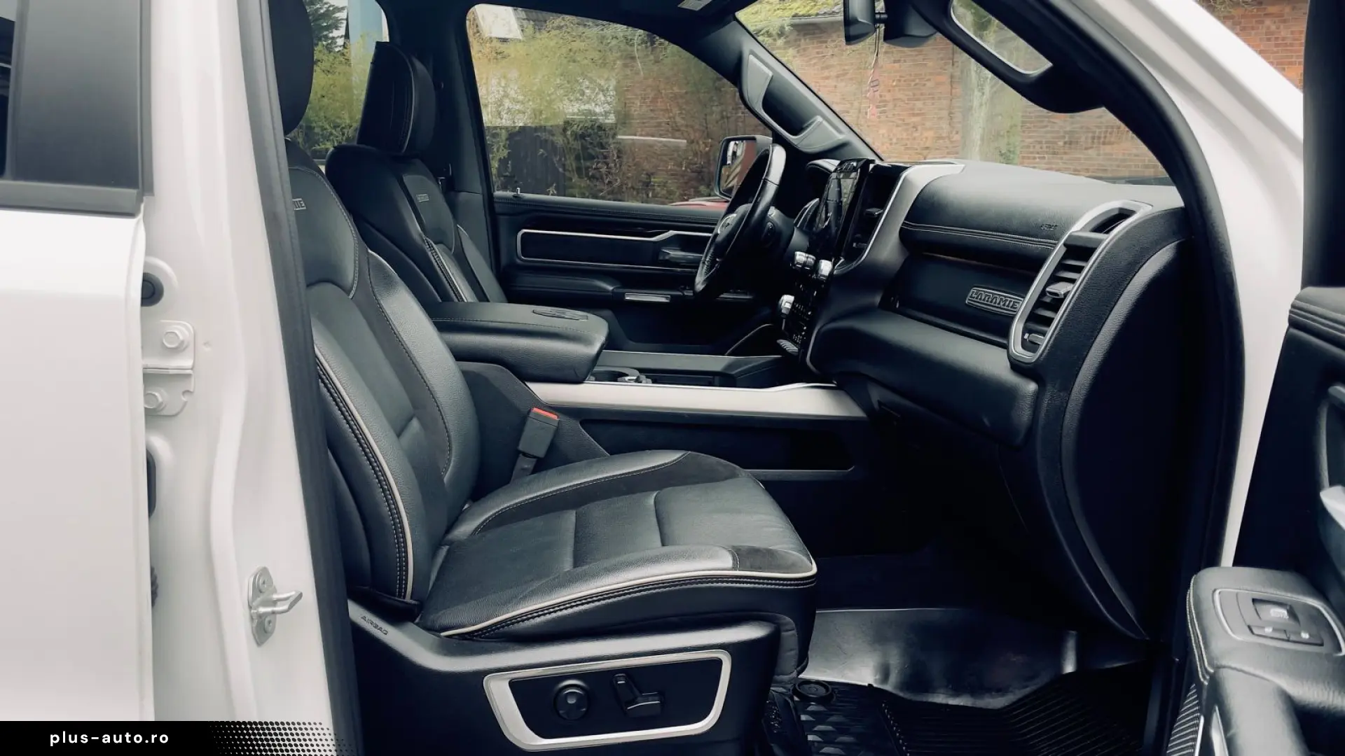 DODGE V8 4X4 OFF-ROAD LARAMIE SPORT LED AHK GARANTE