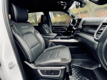 DODGE V8 4X4 OFF-ROAD LARAMIE SPORT LED AHK GARANTE