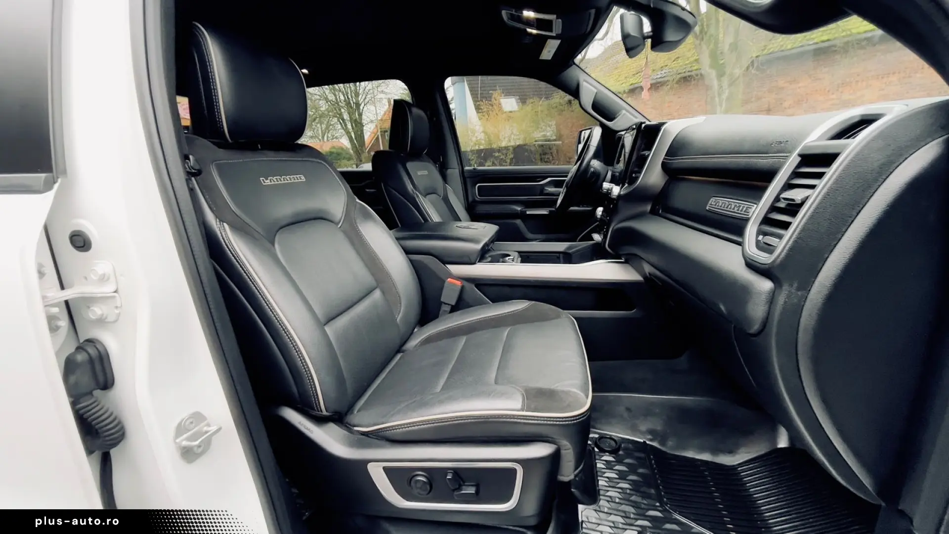 DODGE V8 4X4 OFF-ROAD LARAMIE SPORT LED AHK GARANTE