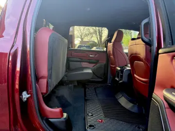 DODGE REBEL LONGBED NAVI AHK ROLLBAR OFFROAD LIFT