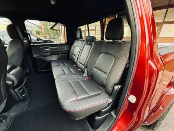 DODGE 5.7 4X4 OFFROAD LIFT AHK NAVI GARANTIE ABDECKUNG