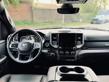 DODGE 5.7 4X4 OFFROAD LIFT AHK NAVI GARANTIE ABDECKUNG