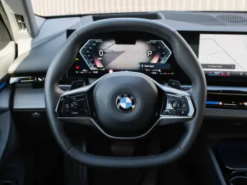 BMW Seria 5 520d xDrive Aut