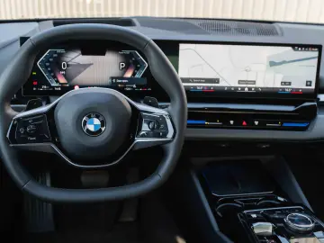 BMW Seria 5 520d xDrive Aut