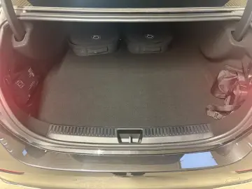 MERCEDES-BENZ E 300 e Avantgarde Distronic AHK Digital Light