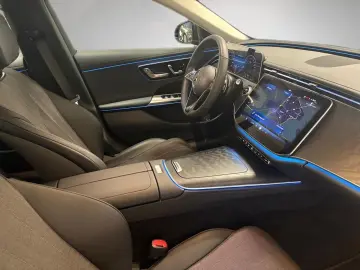 MERCEDES-BENZ E 300 e Avantgarde Distronic AHK Digital Light