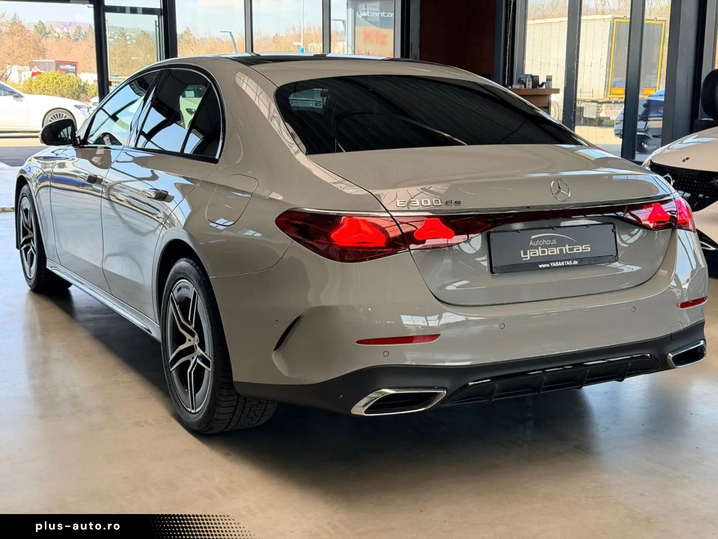 MERCEDES-BENZ E 300 de AMG Line Premium Plus Pano Ni&hellip;