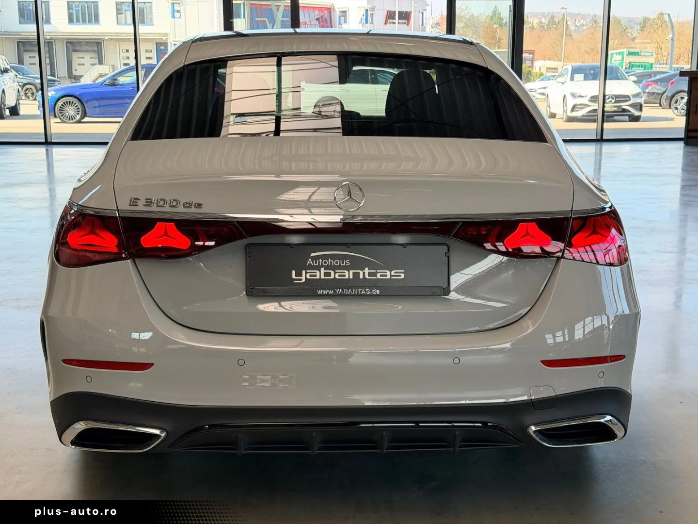 MERCEDES-BENZ E 300 de AMG Line Premium Plus Pano Ni&hellip;