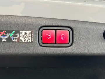 MERCEDES-BENZ E 300 de AMG Line Premium Plus Pano Ni&hellip;